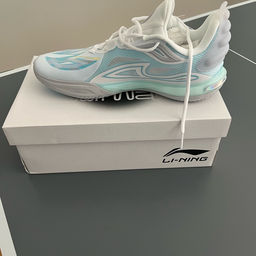 Li-Ning Men's Performance Athletic Shoes - White and Light Blue